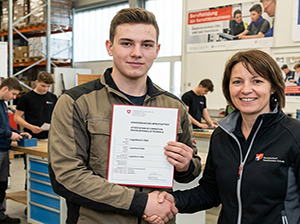 Erfolgreicher Abschluss der EBA-Lehre in der Logistik-1