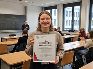 Erfolgreicher Masterabschluss an der Universität Leipzig-1