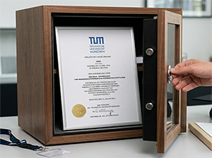 Sicher verwahrte Bachelorurkunde der Technischen Universität München-1