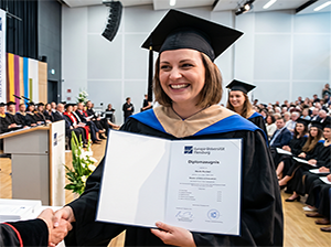 Feierliche Übergabe des Diplomzeugnisses an der Europa-Universität Flensburg-1